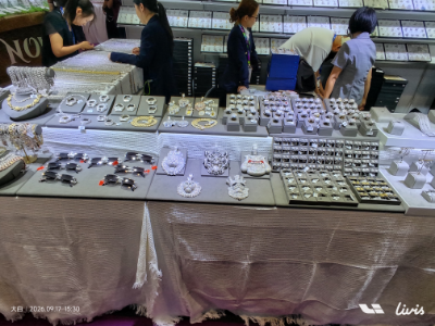 A Kunyu Jewelry Design Team ellátogat a SEASONS divatékszervásárra Hong Kongba A Kunyu Jewelry Design Team ellátogat a SEASONS divatékszervásárra Hong Kongba